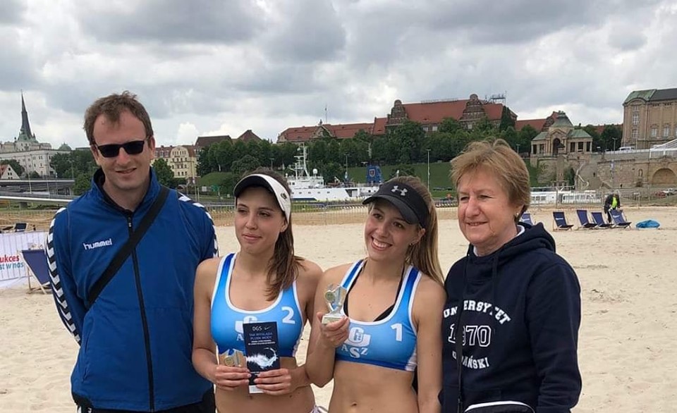Półfinały Akademickich Mistrzostw Polski w Siatkówce Plażowej pod dyktando zawodników UG